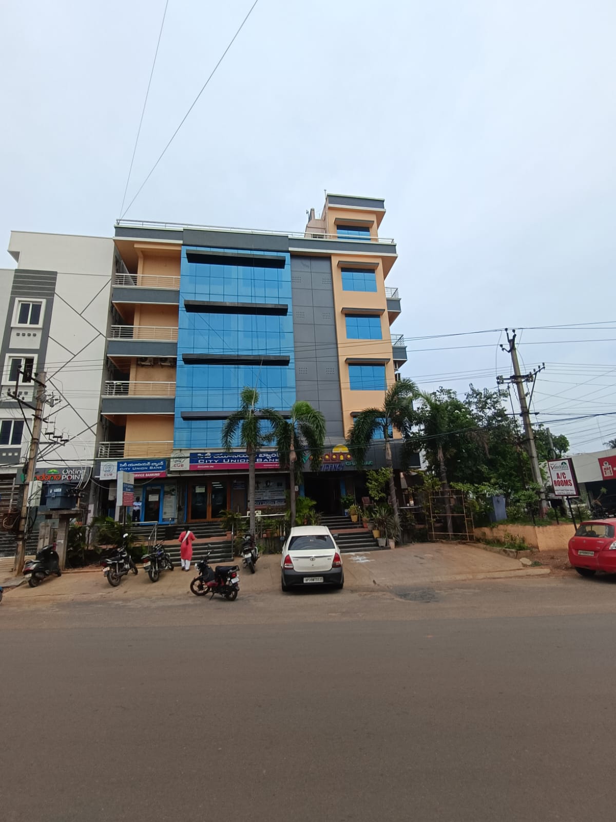Corner view of Hotel Vandana Grand building